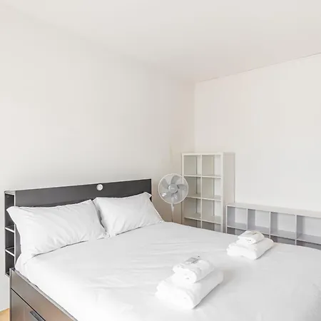 Apartamento Station - Bright With Balcony!