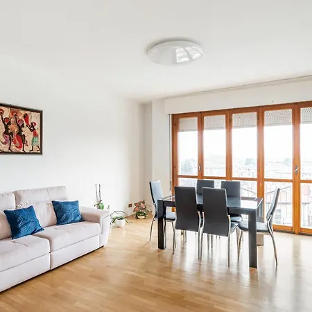 Station - Bright With Balcony! Apartamento